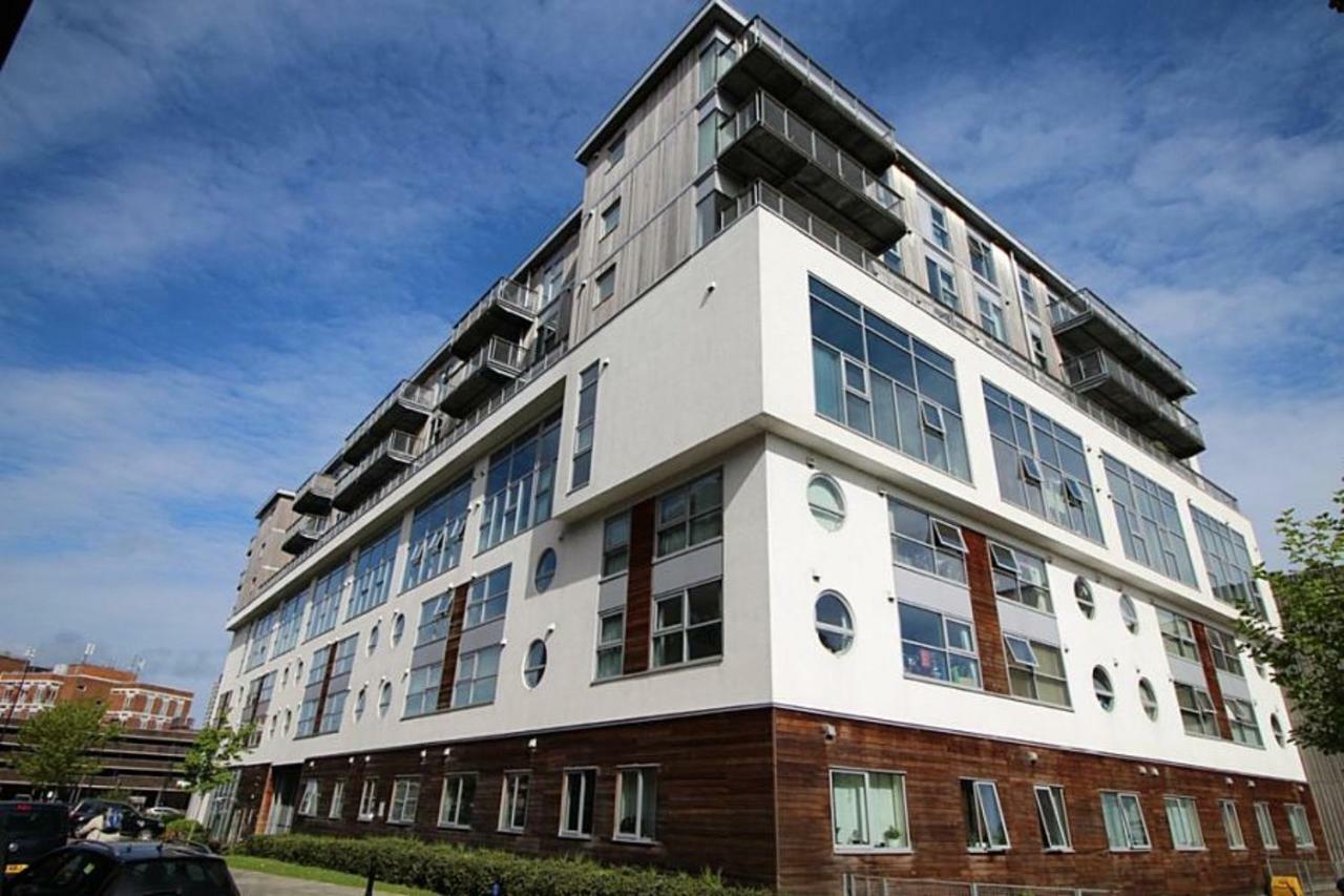 Hotel Apartments Bydesign Swindon Exterior foto